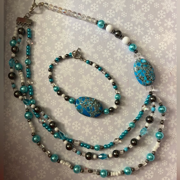 Hand Crafted Jewelry - Turquoise’s beaded necklace and bracelet